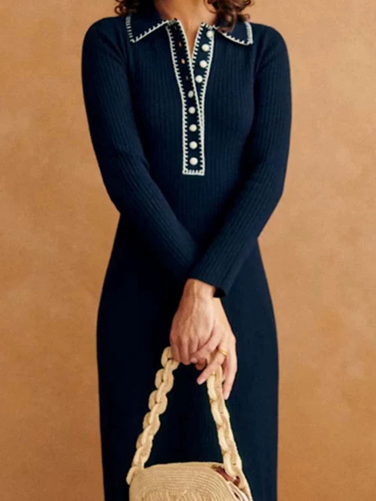 Robe moulante à col et fente