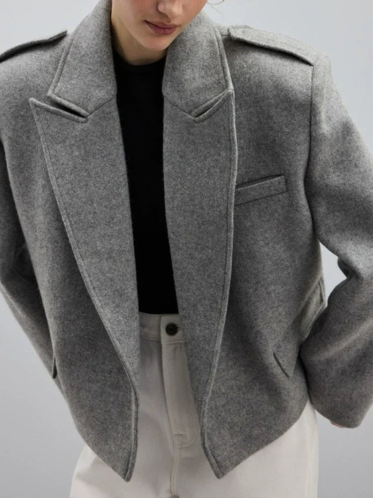 Manteau femme en laine mélangée à revers en pointe et pattes d'épaule