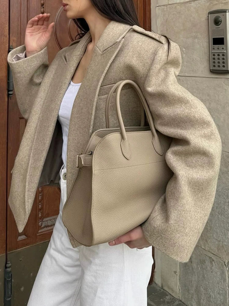 Manteau femme en laine mélangée à revers en pointe et pattes d'épaule