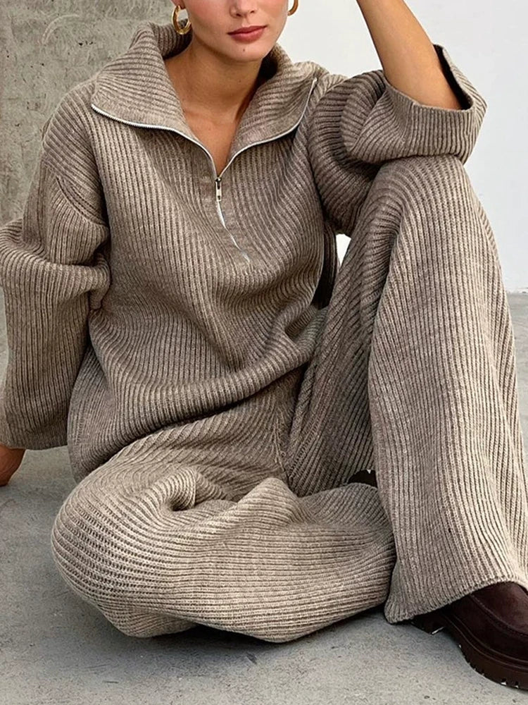 Ensemble en maille avec pull demi-zippé