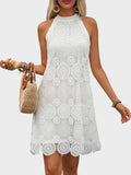 Robe courte d'été femme dos nu en broderie anglaise