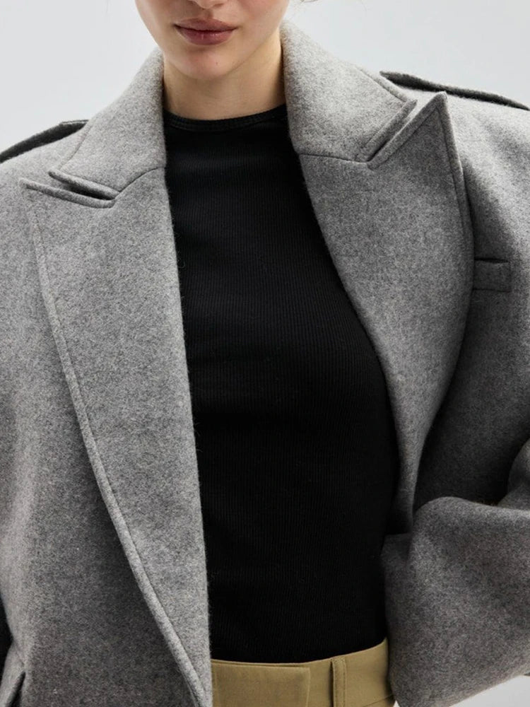 Manteau femme en laine mélangée à revers en pointe et pattes d'épaule