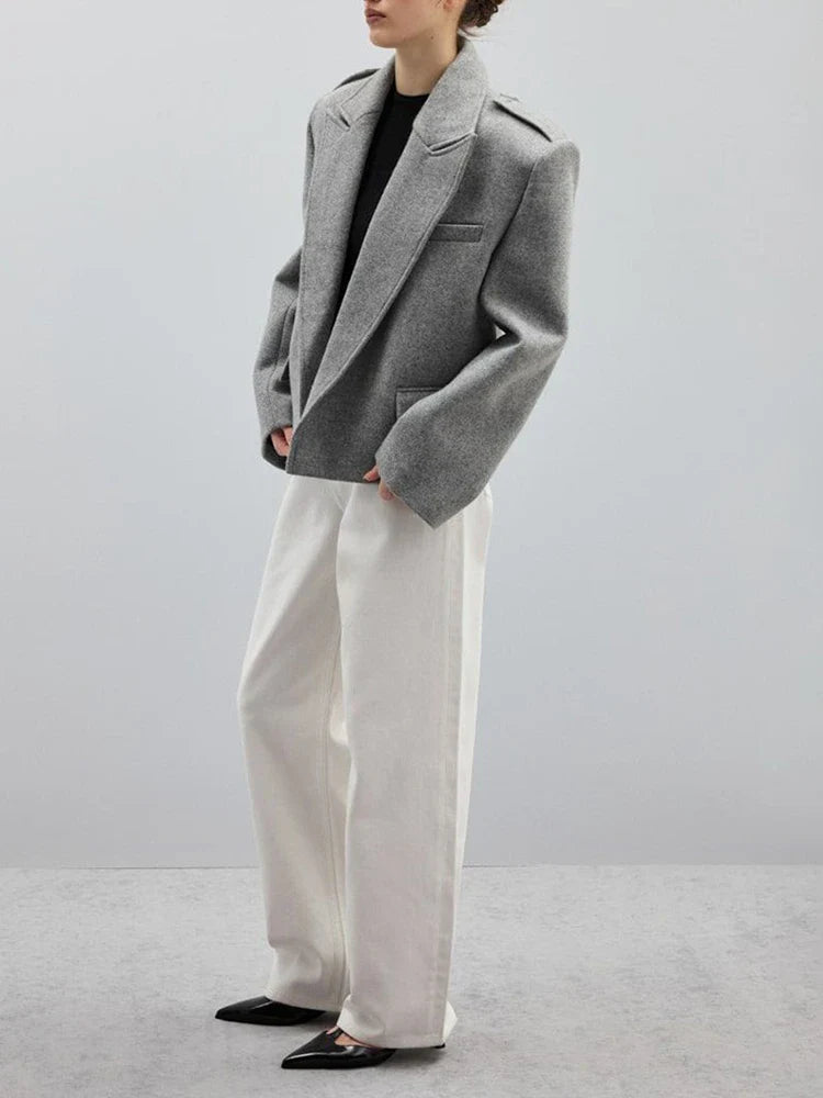 Manteau femme en laine mélangée à revers en pointe et pattes d'épaule