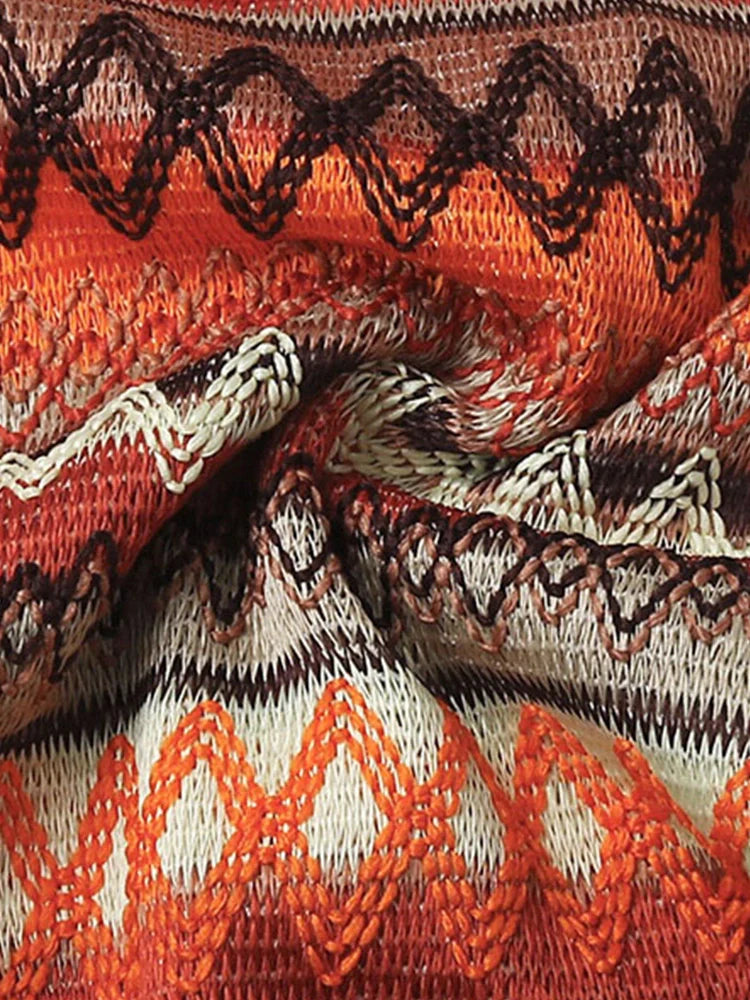 Robe courte moulante en maille aztèque, dos nu