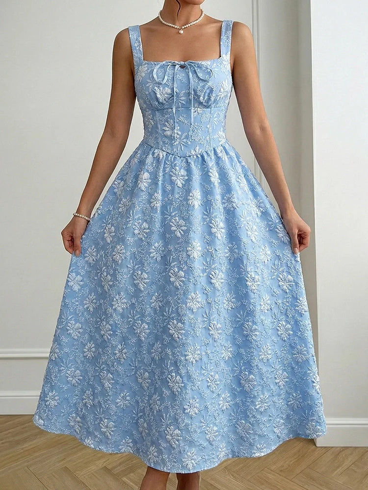 Robe longue fluide en jacquard, col carré sans manches