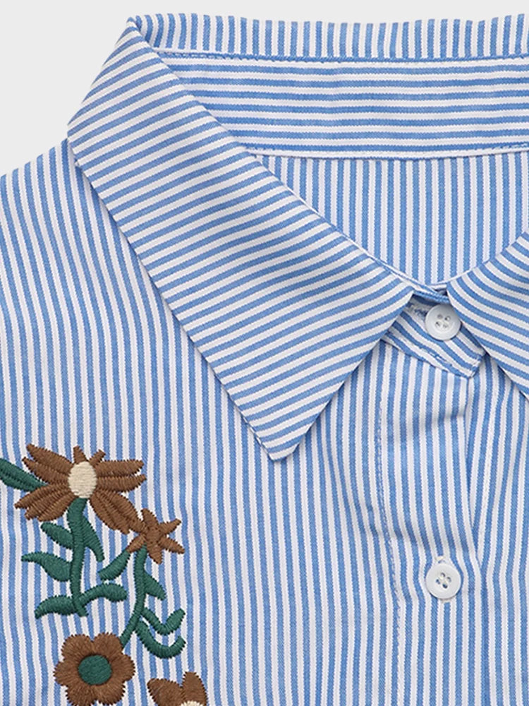 Blouse rayée boutonnée à broderies fleuries