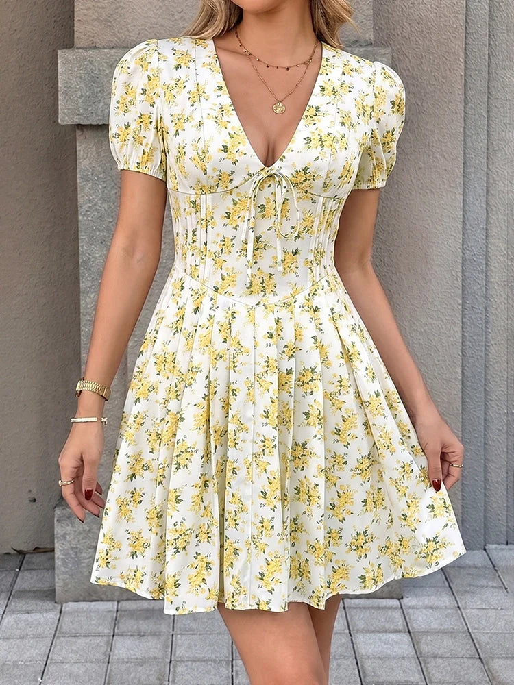 Robe courte fleurie d’été
