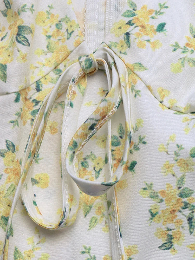 Robe courte fleurie d’été