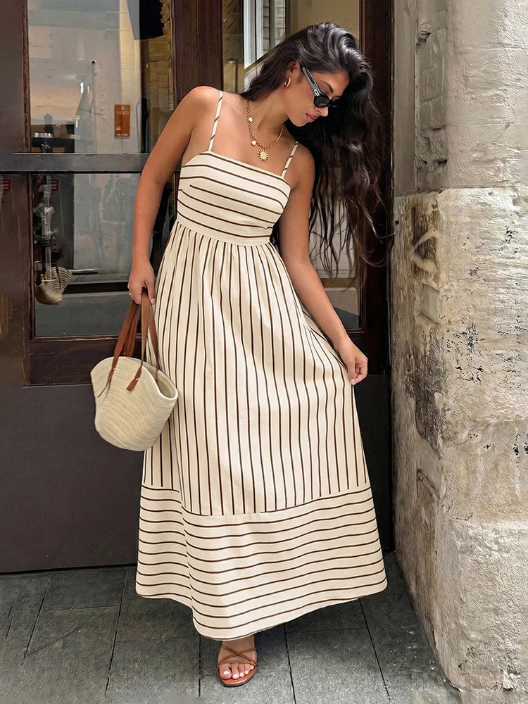 Robe longue rayée à fines bretelles