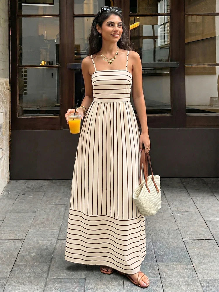 Robe longue rayée à fines bretelles