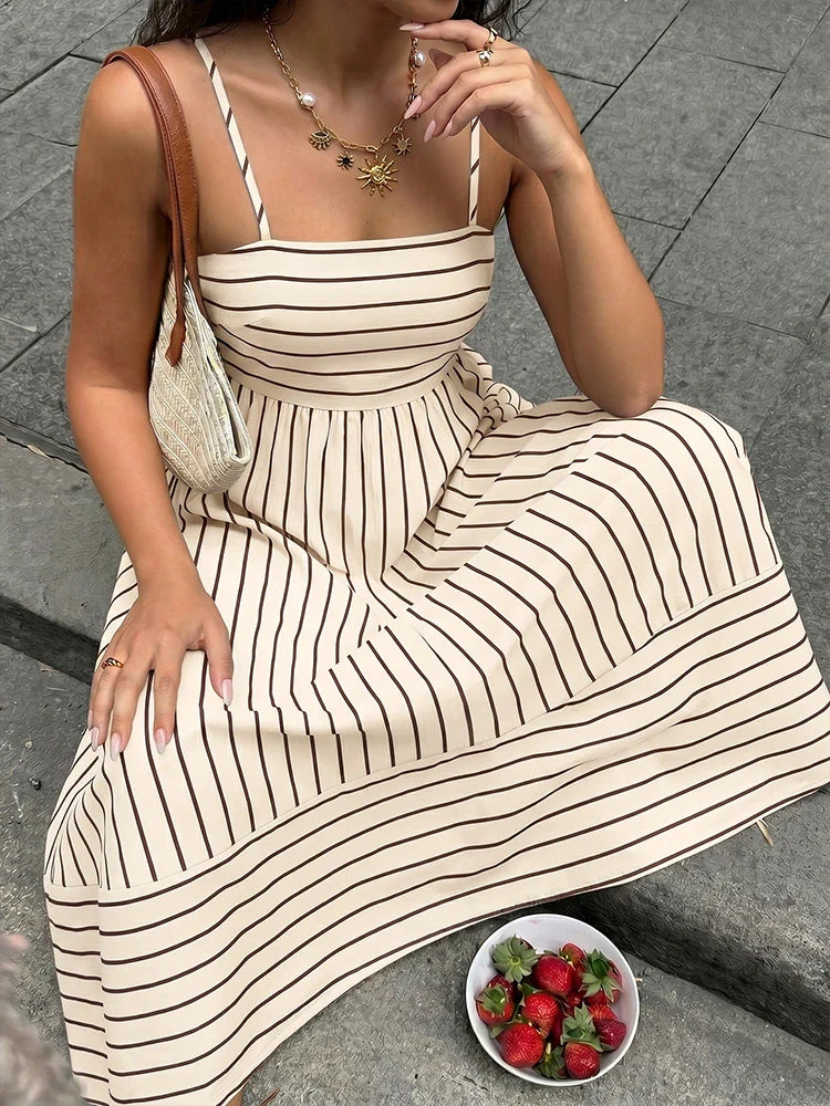 Robe longue rayée à fines bretelles