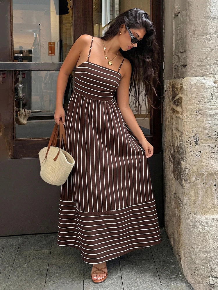 Robe longue rayée à fines bretelles