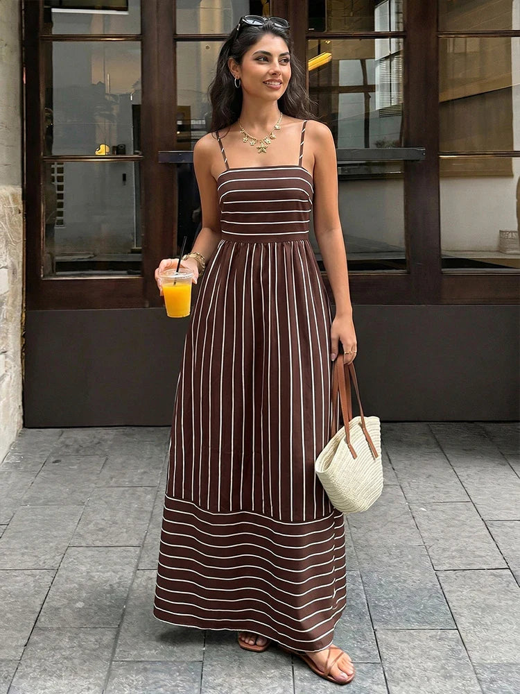 Robe longue rayée à fines bretelles