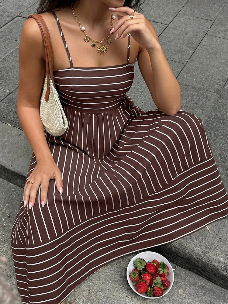 Robe longue rayée à fines bretelles