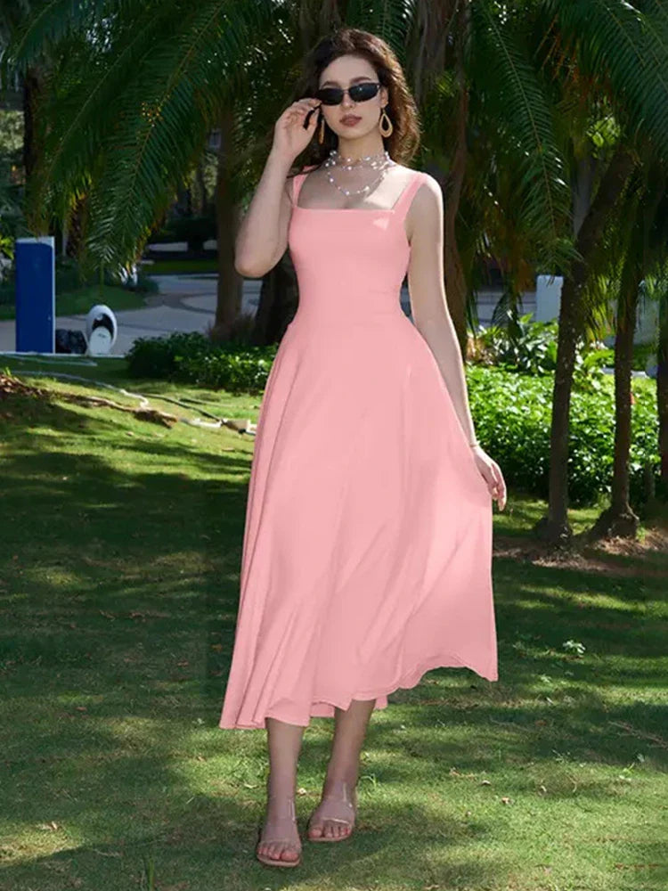 Robe longue élégante à encolure carrée