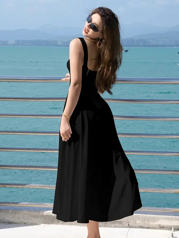 Robe longue élégante à encolure carrée