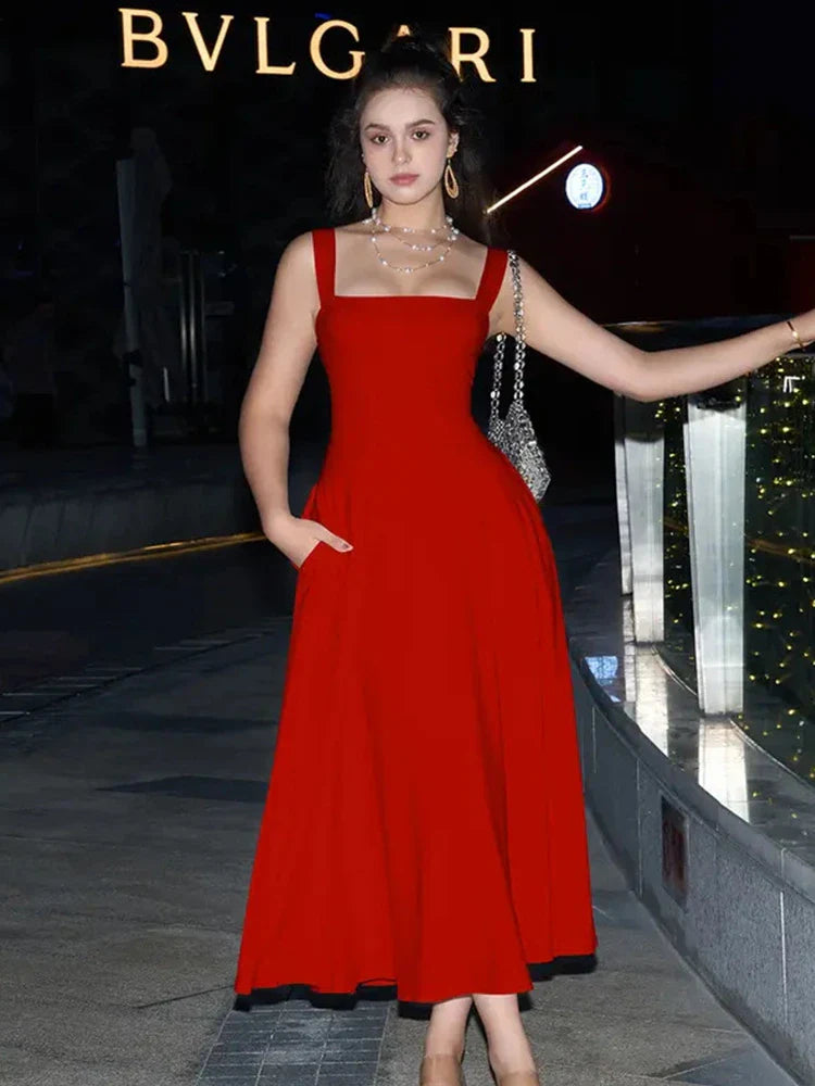 Robe longue élégante à encolure carrée