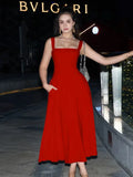 Robe longue élégante à encolure carrée