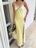 Robe longue en satin dos nu à bordure dentelle