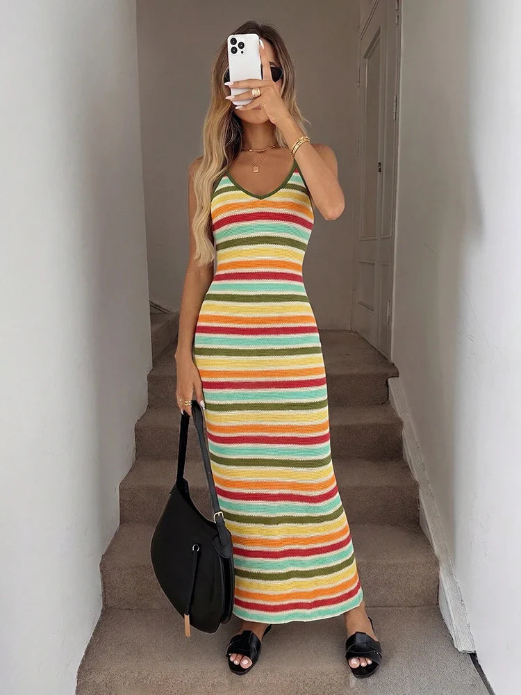 Robe longue en maille rayée dos nu
