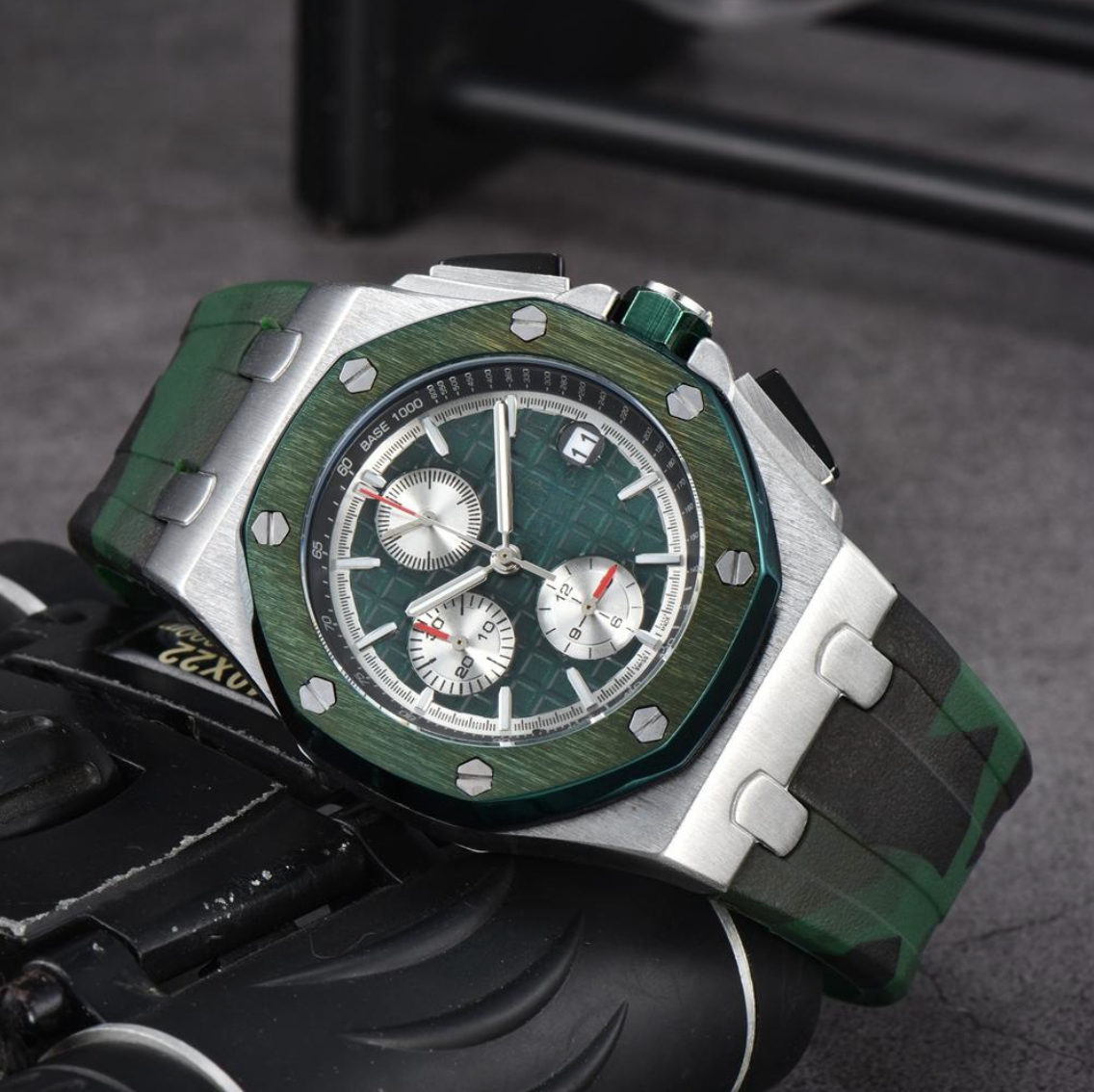 Montre chronographe à six aiguilles - Maison Flavigny